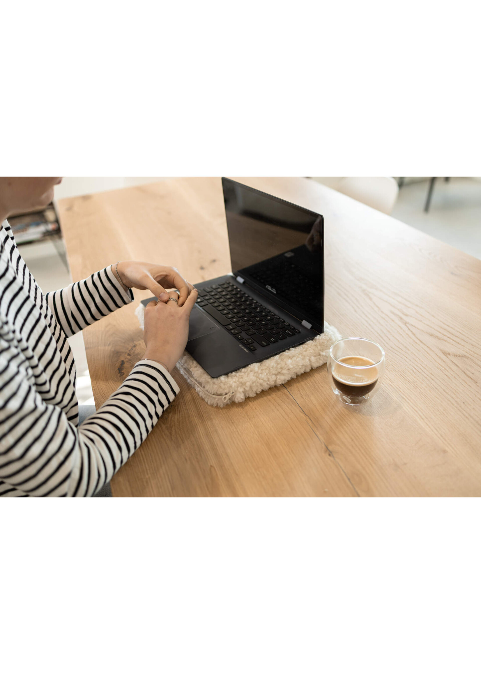 Van Buren sinds 1861 Laptophoes 14 inch Off-White van crossbreed schapenvacht