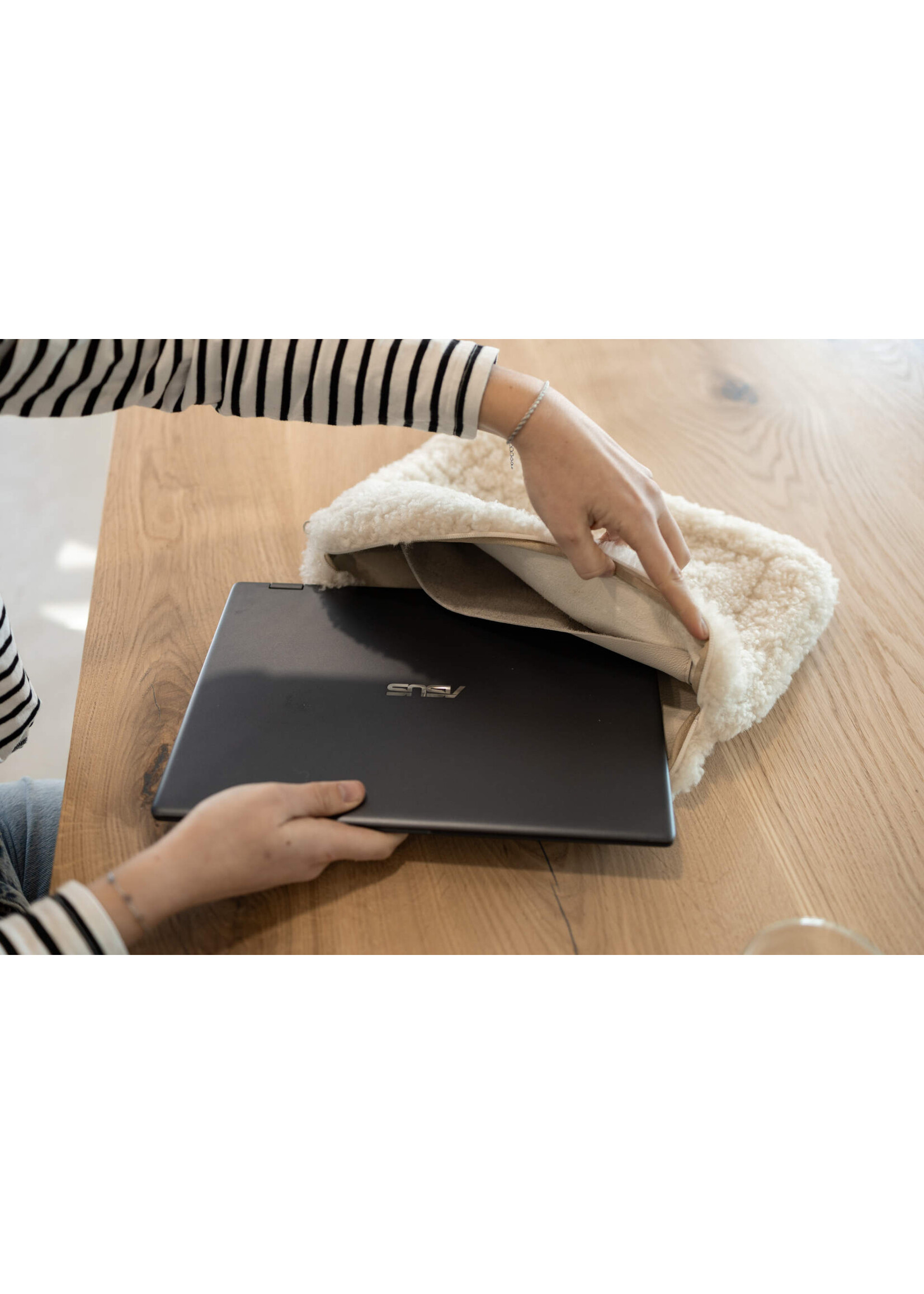 Van Buren sinds 1861 14 Inch Off-White Laptop Sleeve in Crossbreed Sheepskin