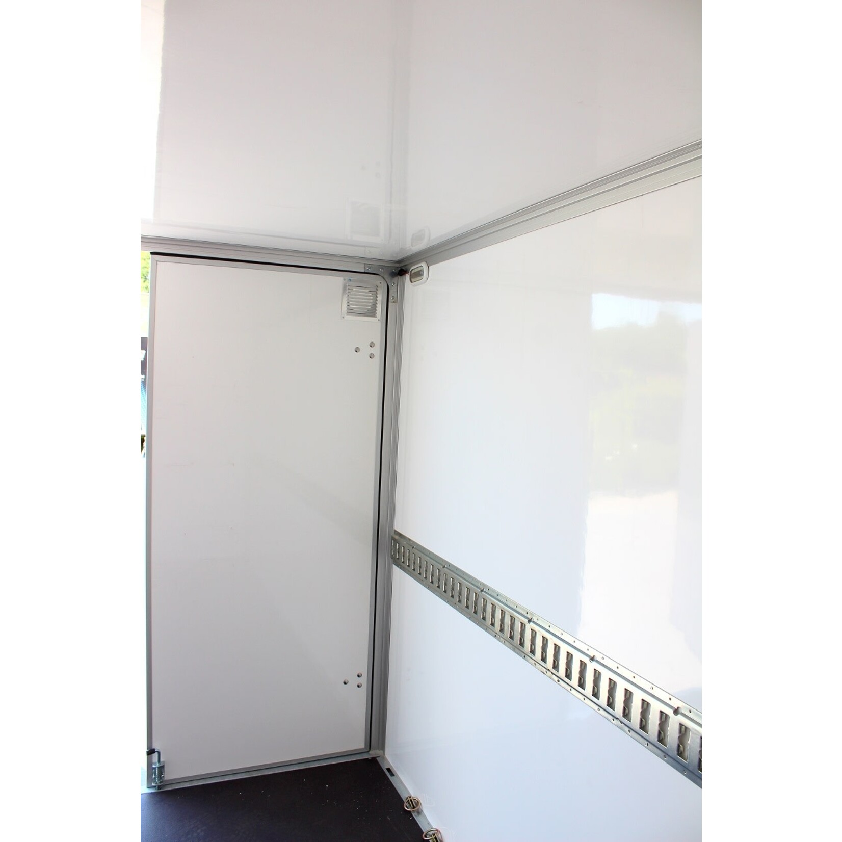 Power Trailer Power Trailer gesloten aanhanger PLYWOOD 307x180x188cm NIEUW
