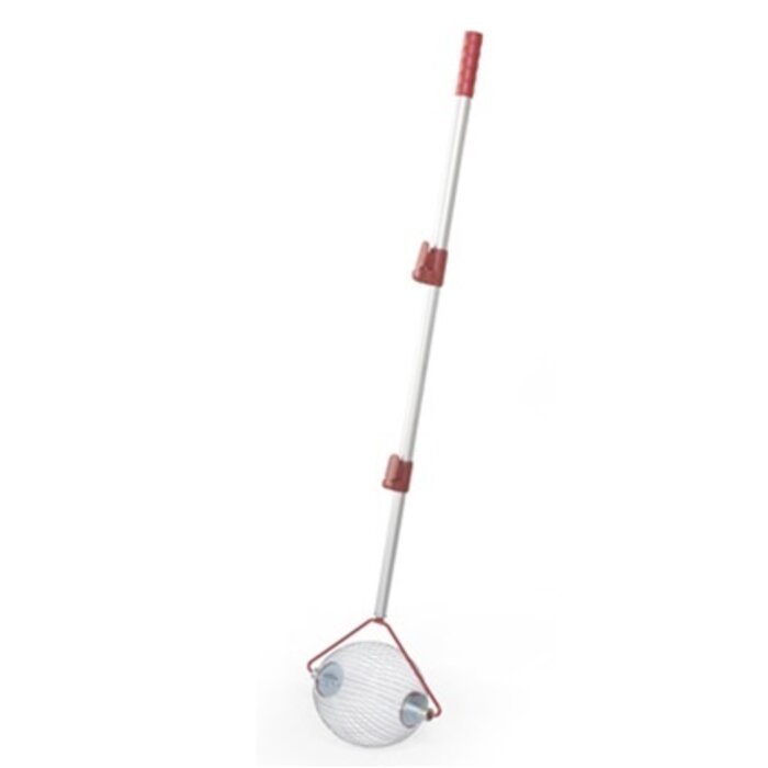 De Wiltfang Walnotenraper op telesteel - 120 cm