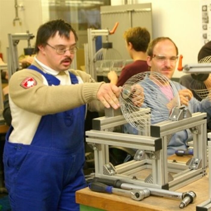 De Wiltfang Walnotenraper op telesteel - 120 cm