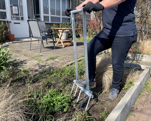 De grond beluchten met een grelinette