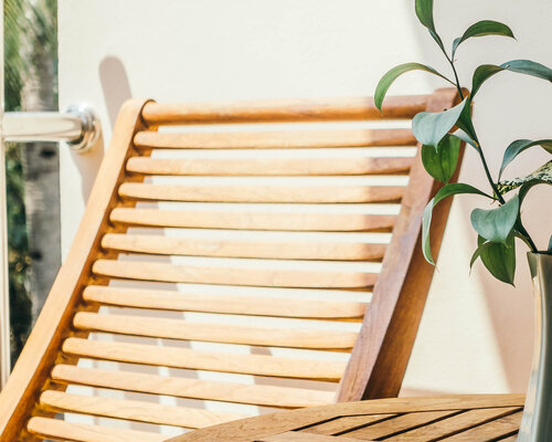 Houten tuinmeubels onderhouden