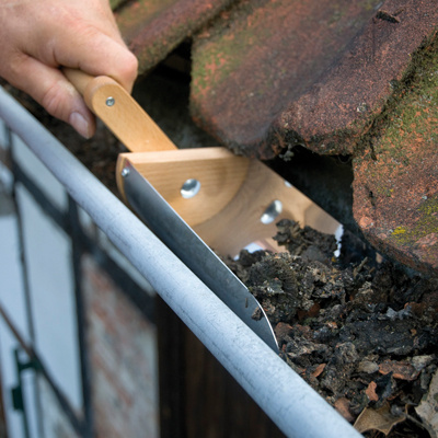 5 stappen voor het schoonmaken van de dakgoot