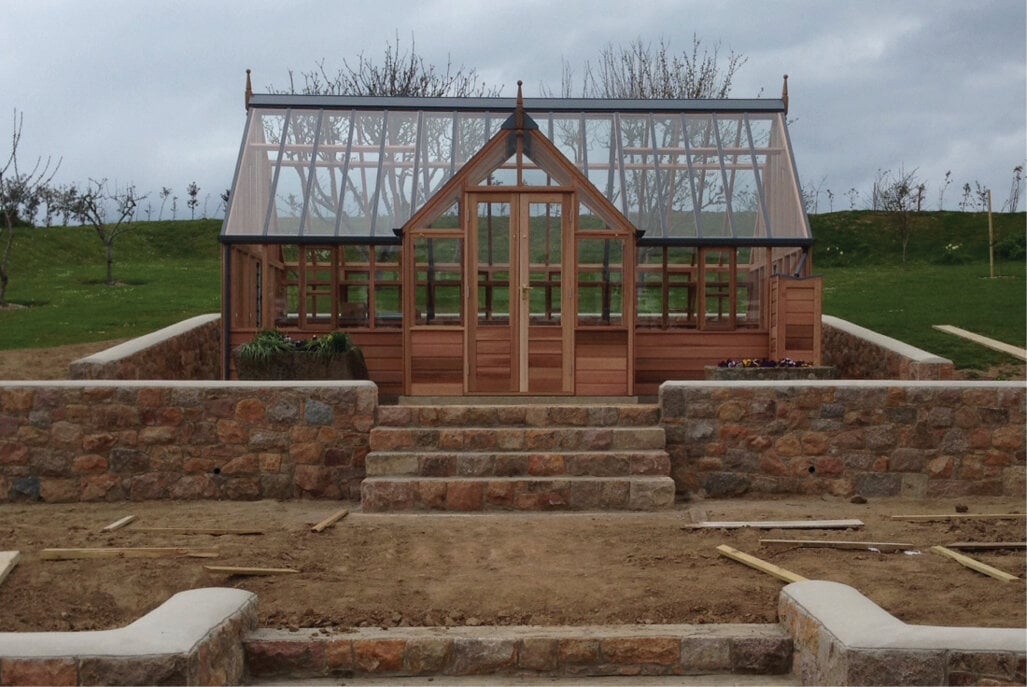 Gabriel Ash RHS "Grand Portico" - houten onderrand - royale kweekkas - fruitbomen kweken