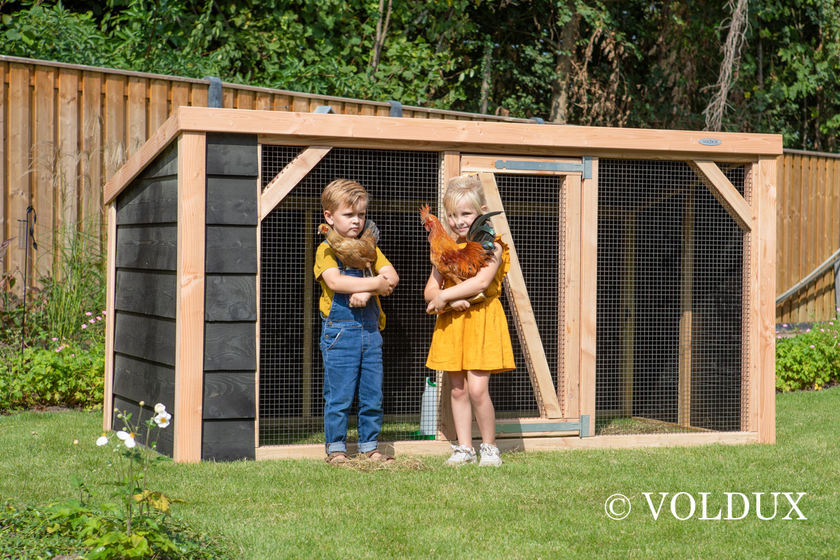 Voldux Kippenren Milan - 260 x 130 x 132 cm - Zweeds zwart rabat - Douglashout