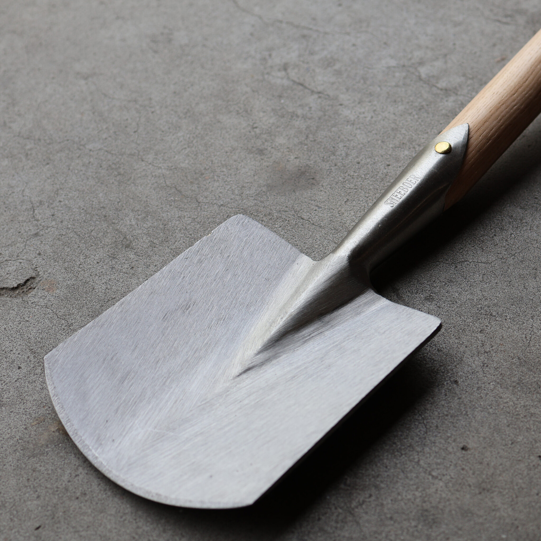 Sneeboer Handspade - 58 cm - Klein model - Essenhouten steel