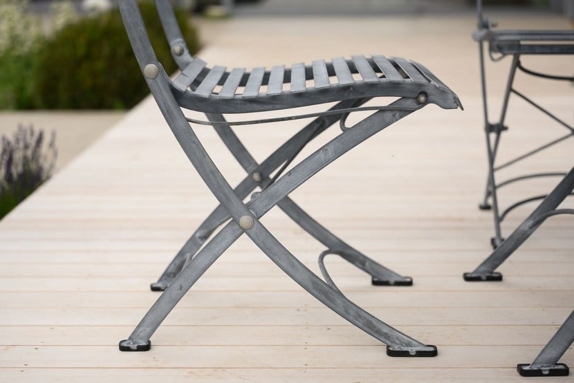 Harrod Darsham Bistro Set – Handgeëtst & Inklapbaar - Tafel en 2 stoelen - Design B