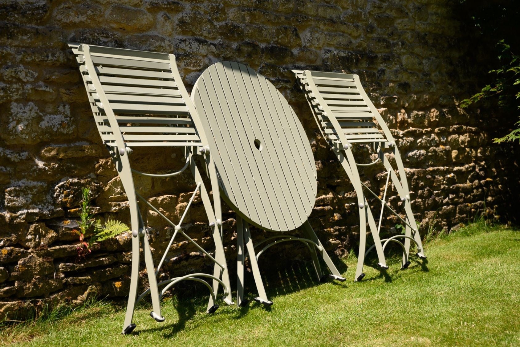 Harrod Darsham Bistro Set – Handgeëtst & Inklapbaar - Tafel en 2 stoelen - Design B