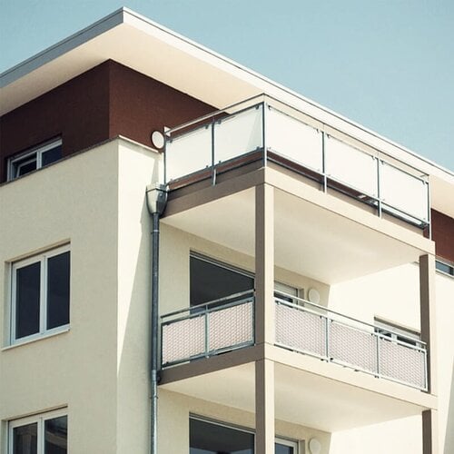De Wiltfang Polyrotan Balkonscherm 90 cm hoog – Wit (inclusief aluminium ogen)