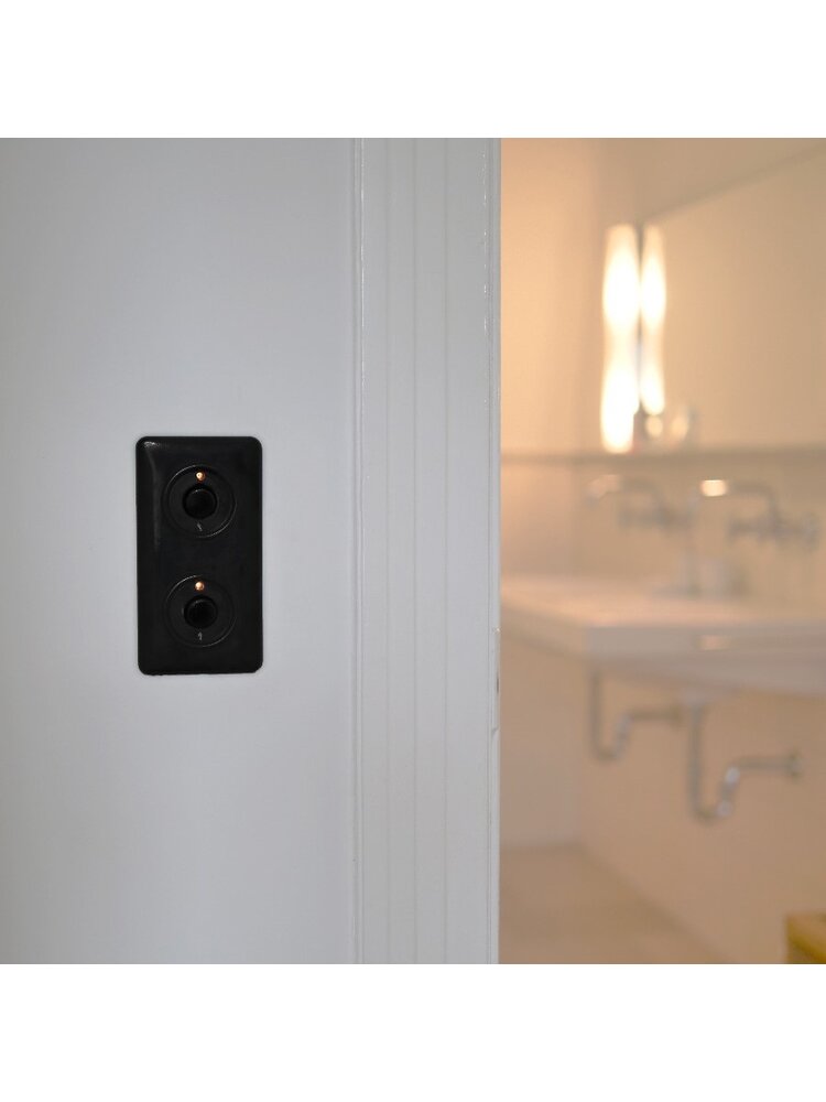 Bakeliet Wisselschakelaar Inbouw met Controlelampje – Zwart – Jaren ’30–’50