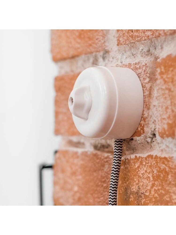 Bakeliet Serieschakelaar Opbouw – Gebroken Wit – Jaren ’30–’60