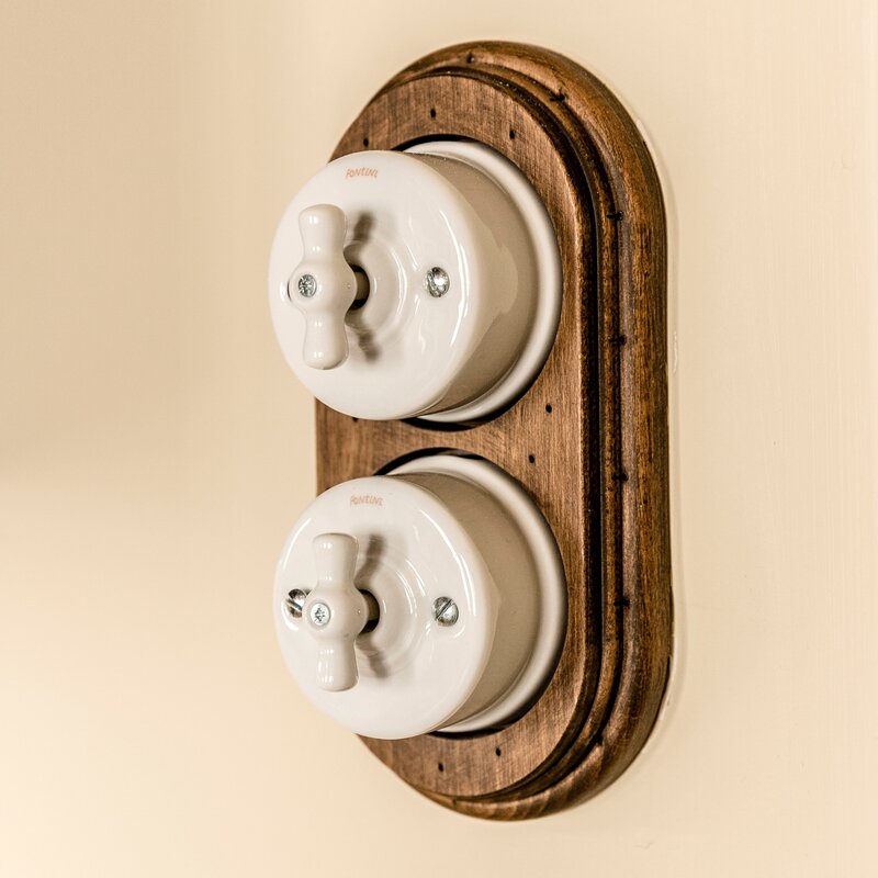 Legrand Niloé - Stopcontact met aarding 2P A 230V wit met steekklemmen