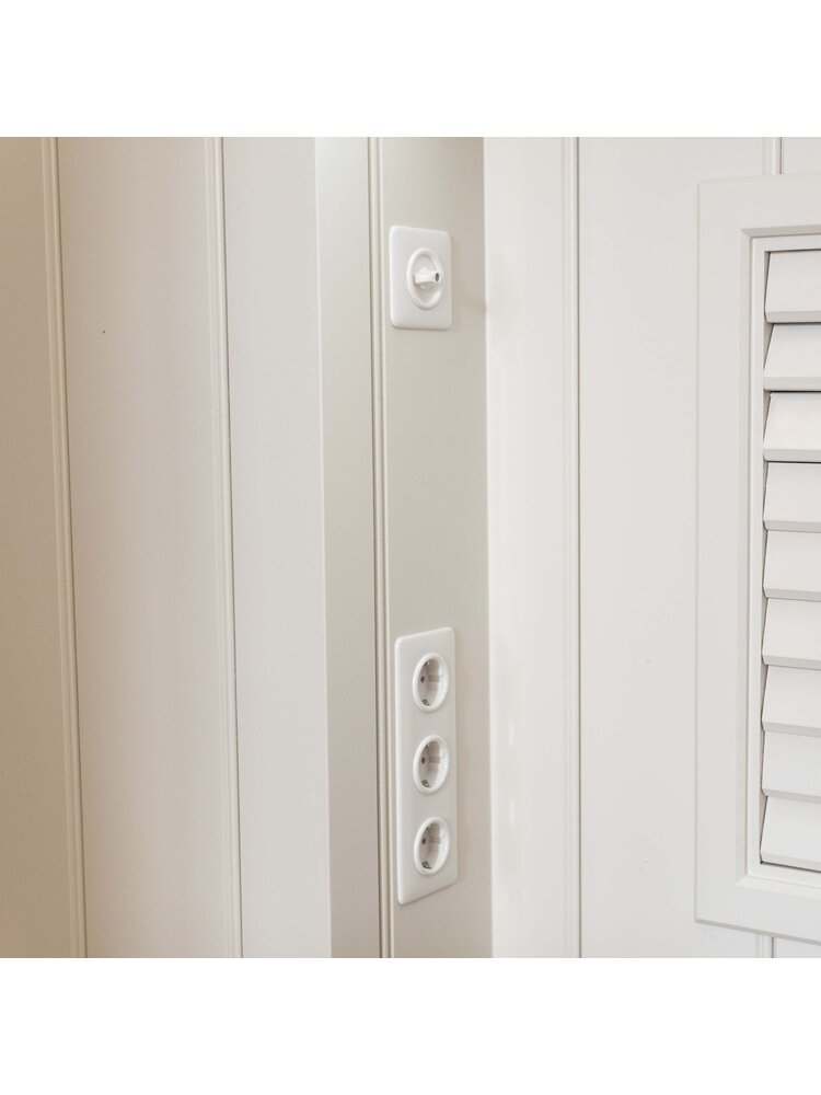 Bakeliet Stopcontact Inbouw (NL) – Gebroken Wit – 1930-serie