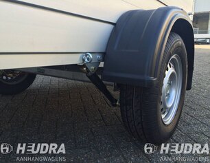 Schokbrekerset gemonteerd voor Anssems bagagewagen geremd