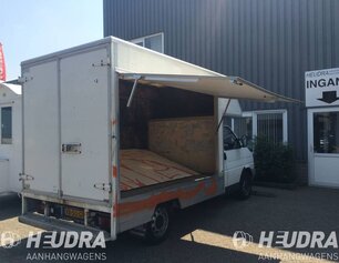 Heudra maatwerk verkoopklep in bestaande opbouw op bus