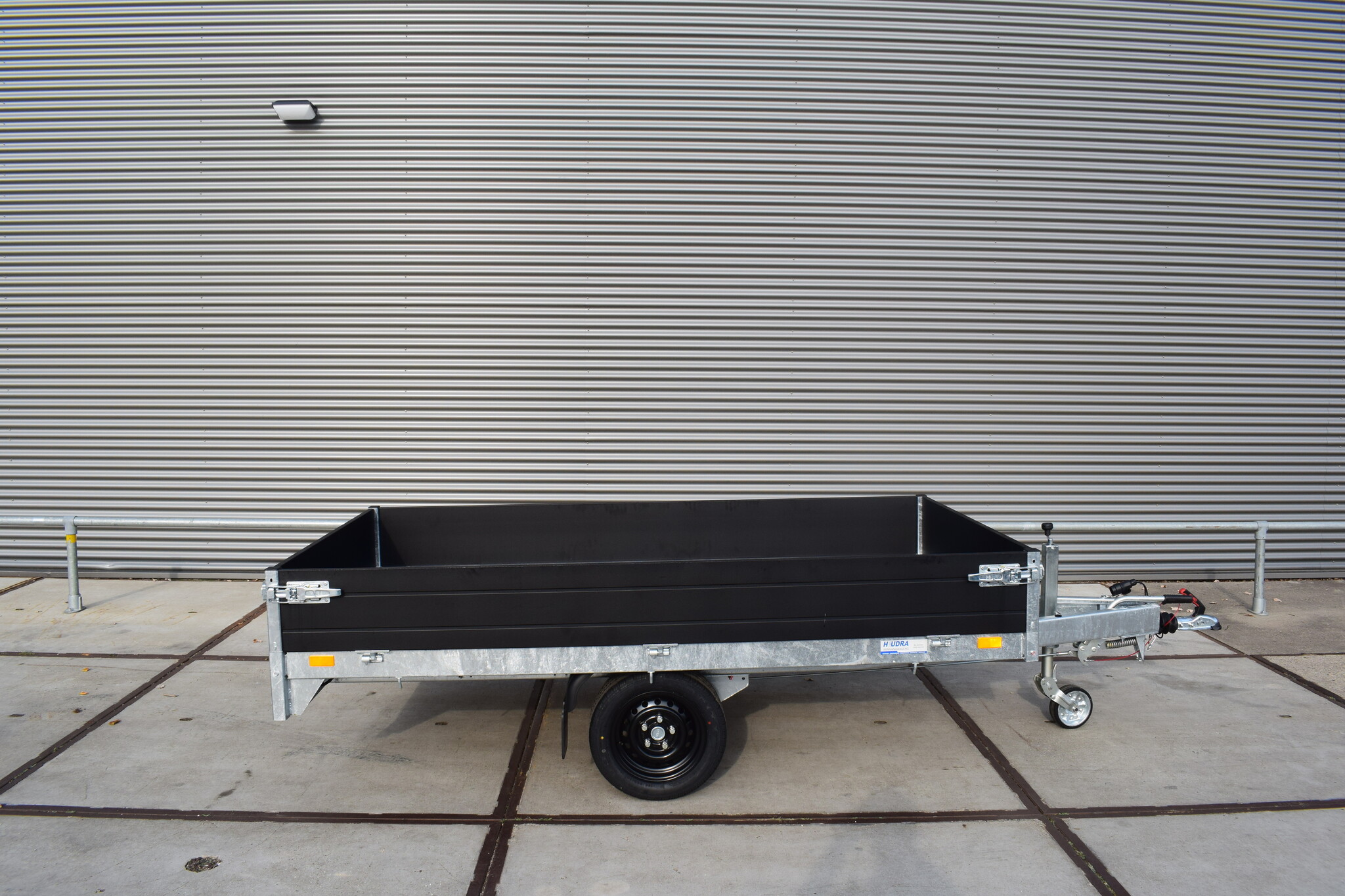 Saris plateauwagen 1350kg 276x150cm Black Edition