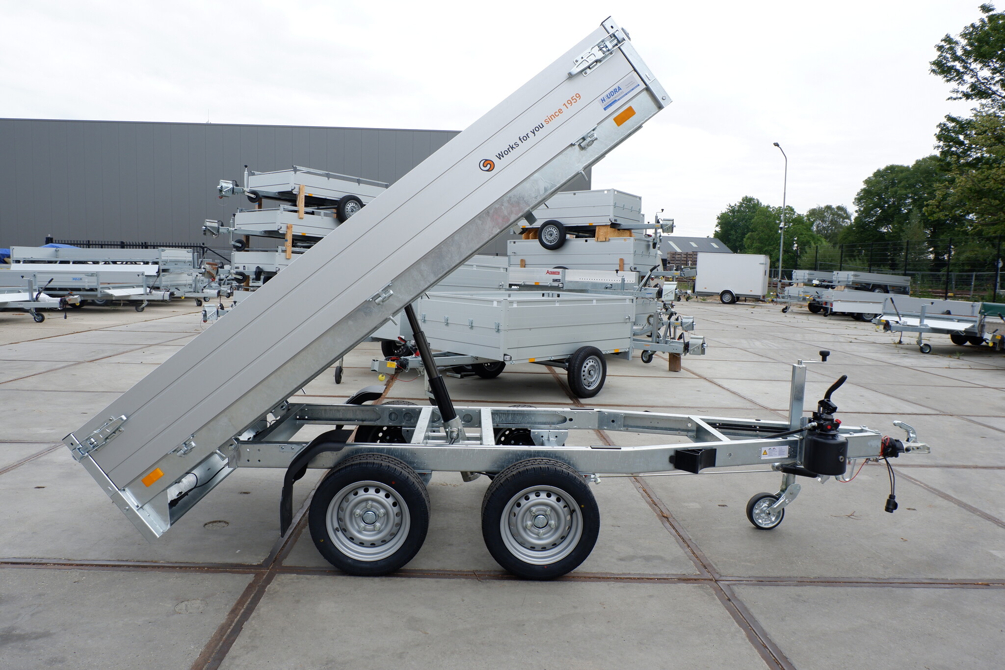 Saris handbediende kipper achterwaarts 2000kg 276x150cm