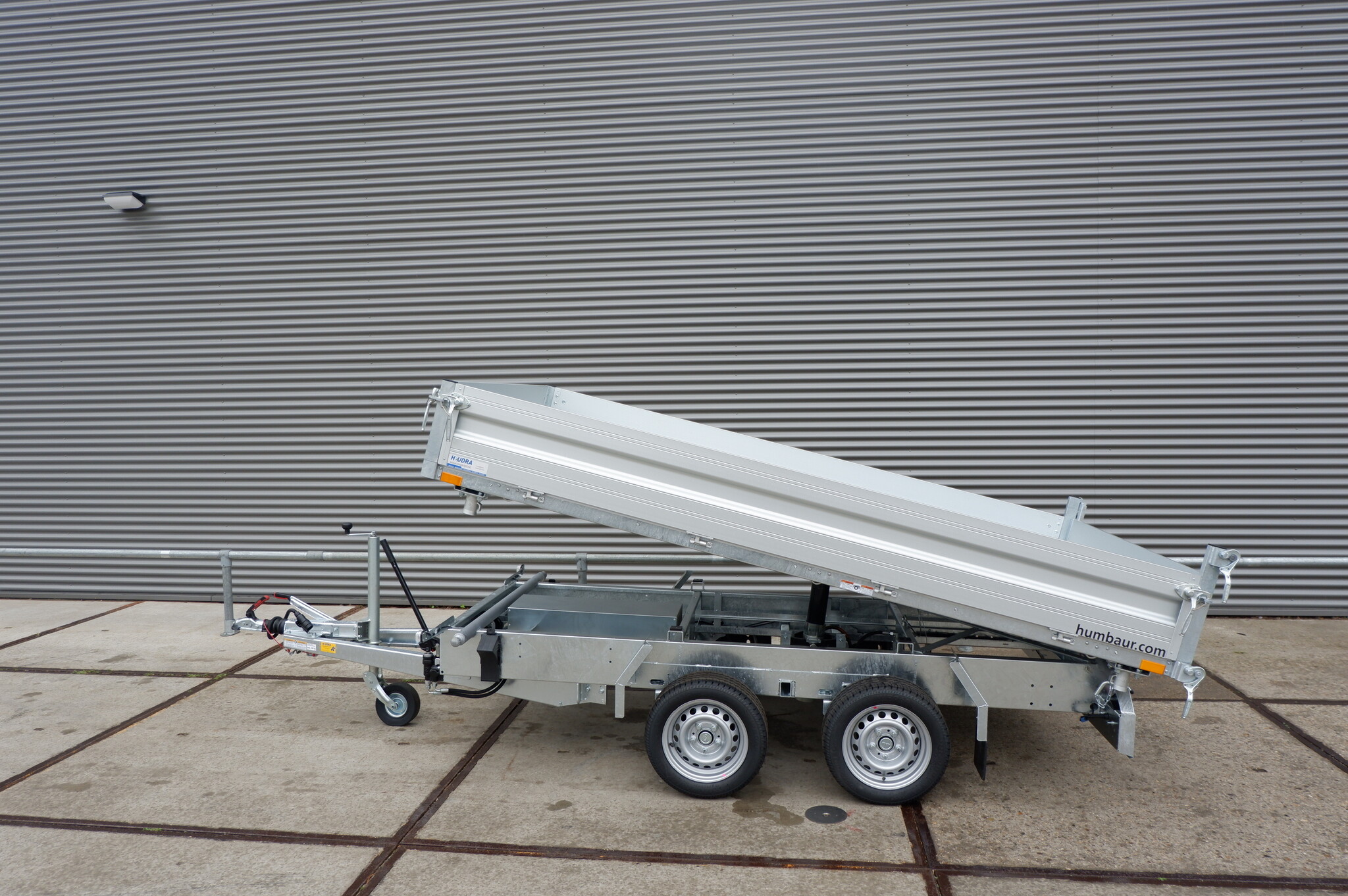 Humbaur elektrische driezijdige kipper 2700kg 314x175cm