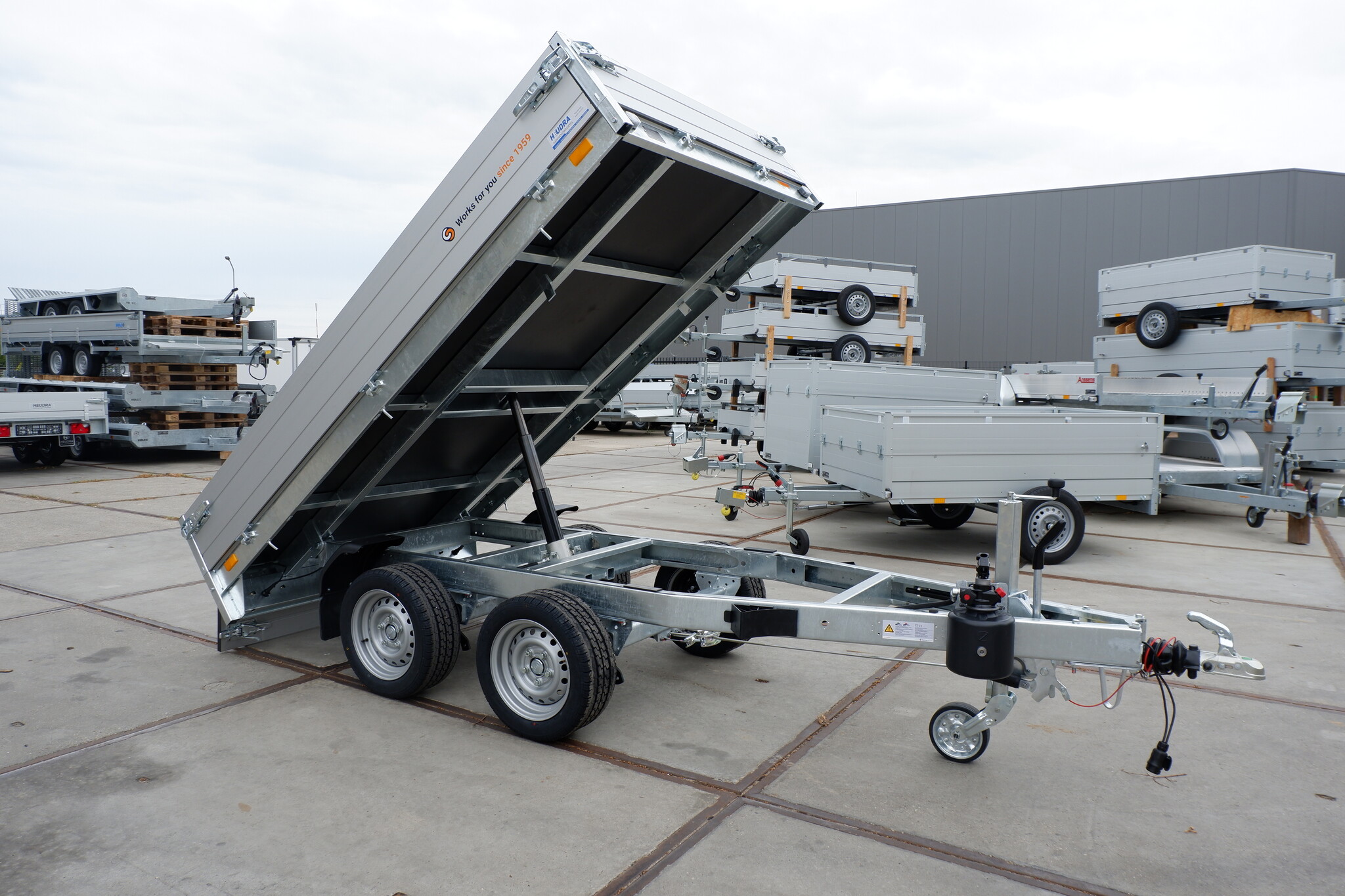 Saris achterwaartse kipper handbediend 2700kg 276x150cm