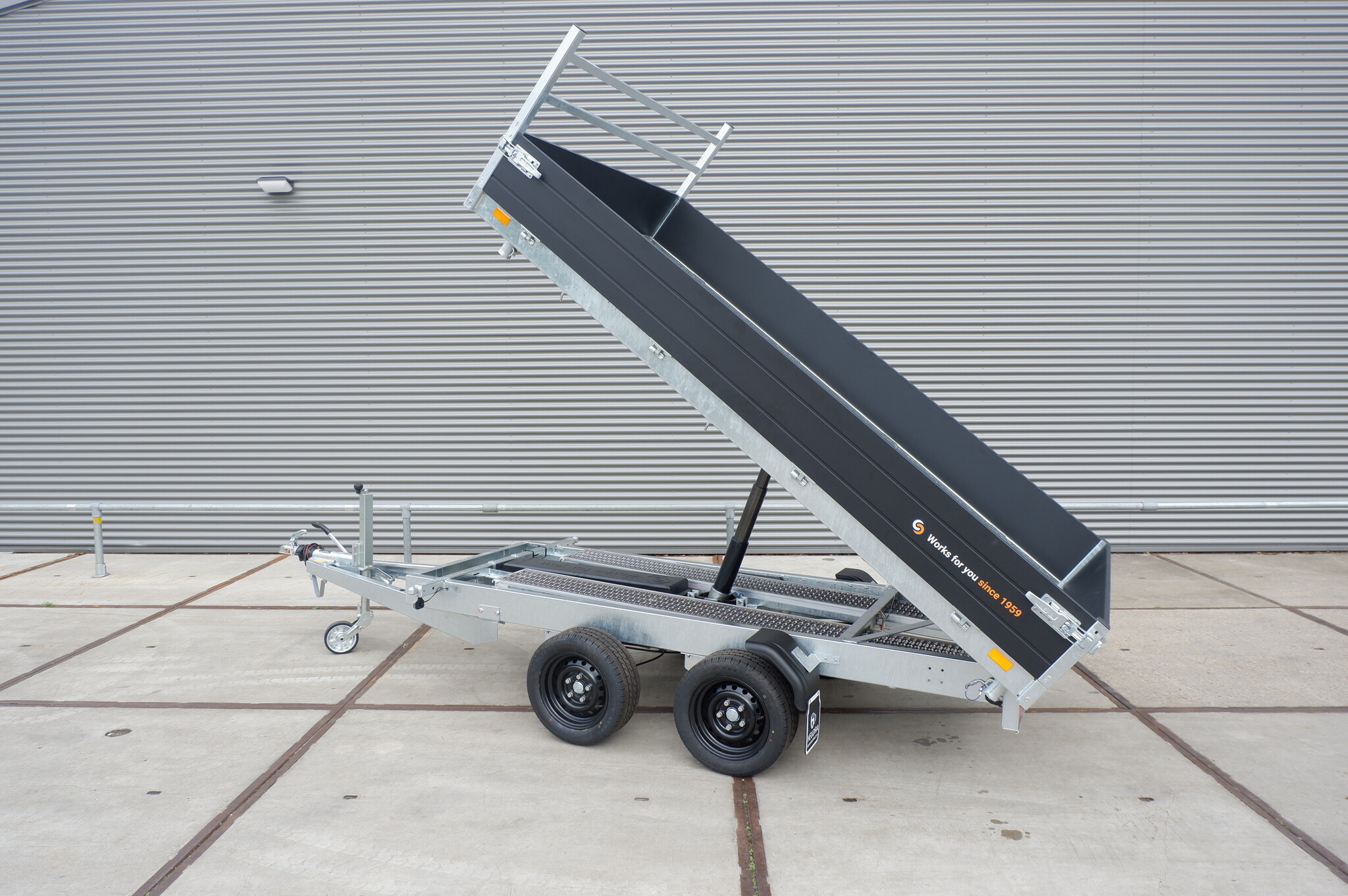 Saris driezijdige elektrische kipper 2700kg 306x184cm Black Edition