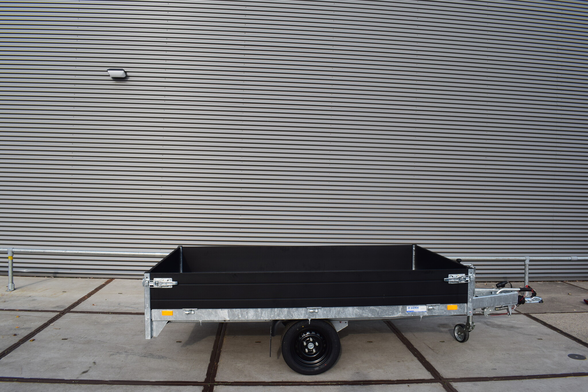 Saris plateauwagen 1350kg 256x150cm Black Edition