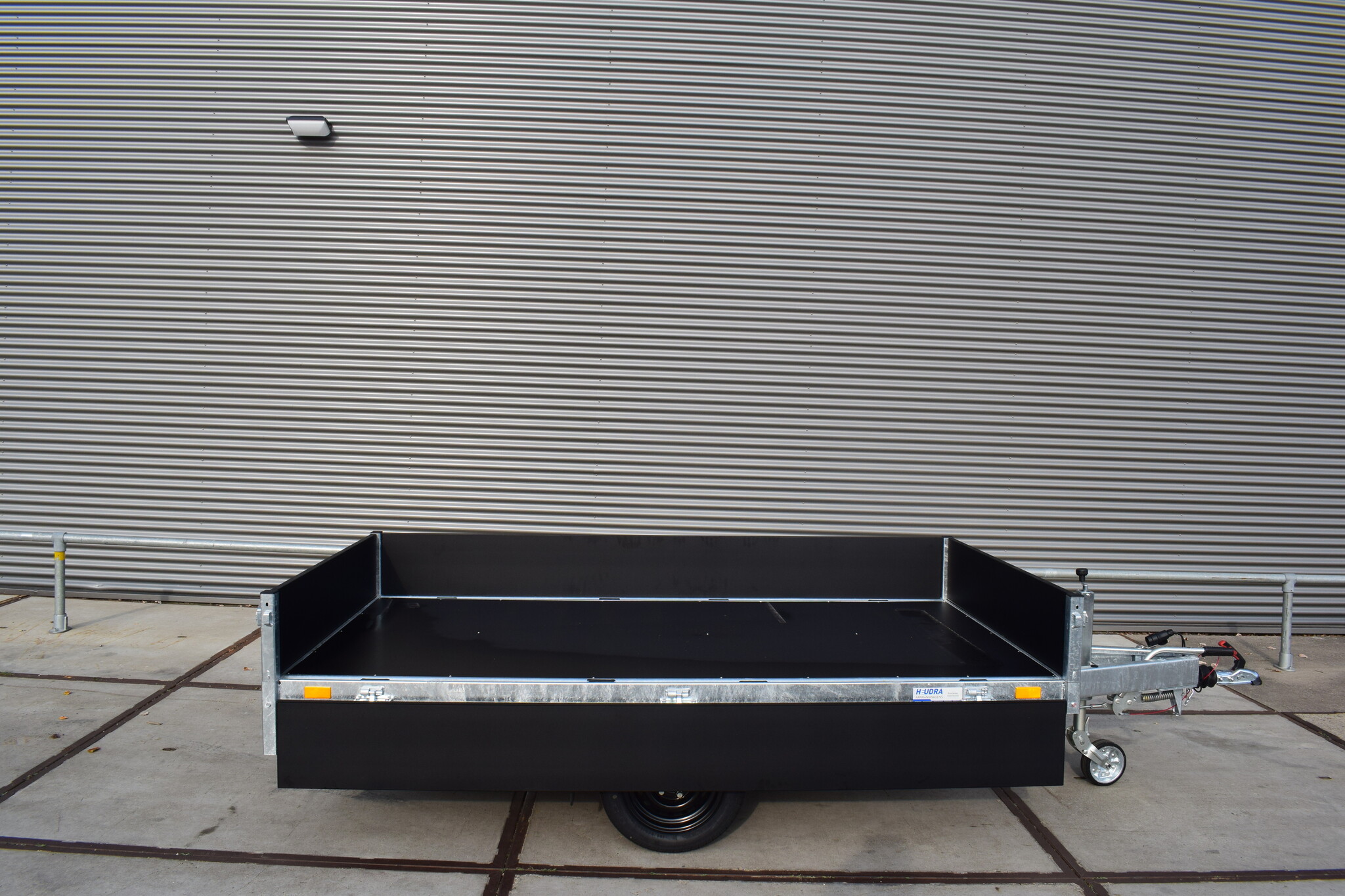 Saris plateauwagen 1500kg 256x150cm Black Edition