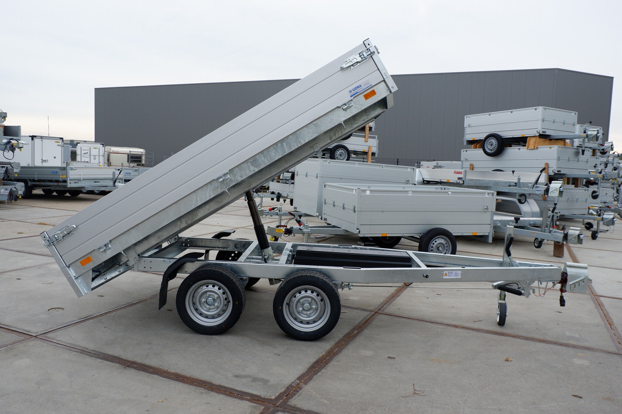 Saris elektrische kipper achterwaarts 2000kg 276x170cm