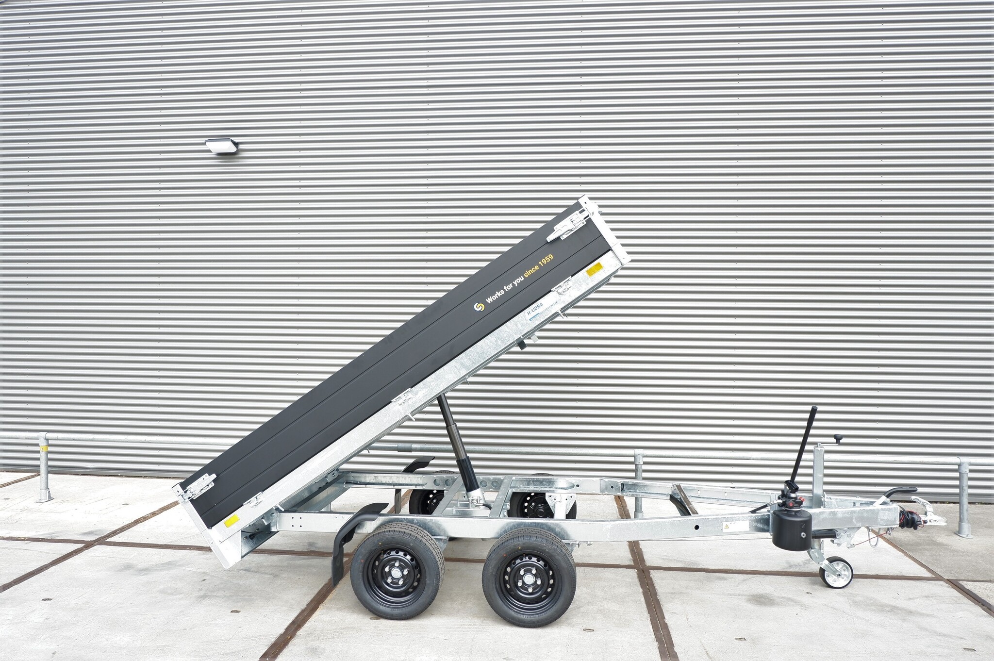 Saris handbediende kipper achterwaarts 2700kg 276x170cm Black Edition