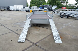 Stalen oprijplaten voor Henra plateauwagen