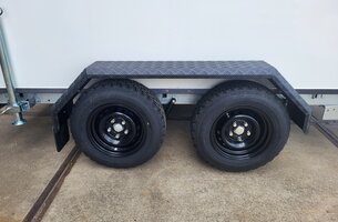 Spatbord aluminium traanplaat zwart voor Henra gesloten bakwagen (set)