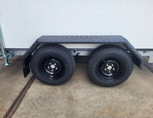 Spatbord aluminium traanplaat zwart voor Henra gesloten bakwagen (set)