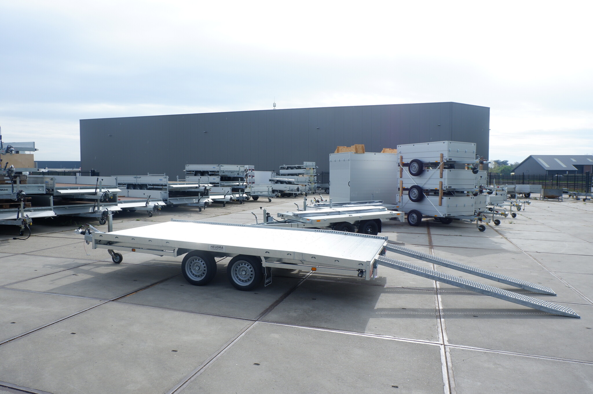 Hulco Carax-2 3000kg 440x207cm multitransporter