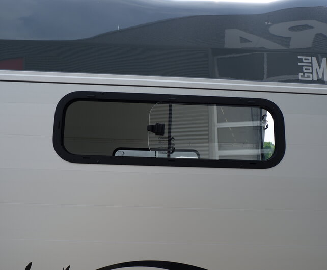 Cheval Liberté paardentrailer 2 paards 2600kg  315x167x230cm met koetsenframe