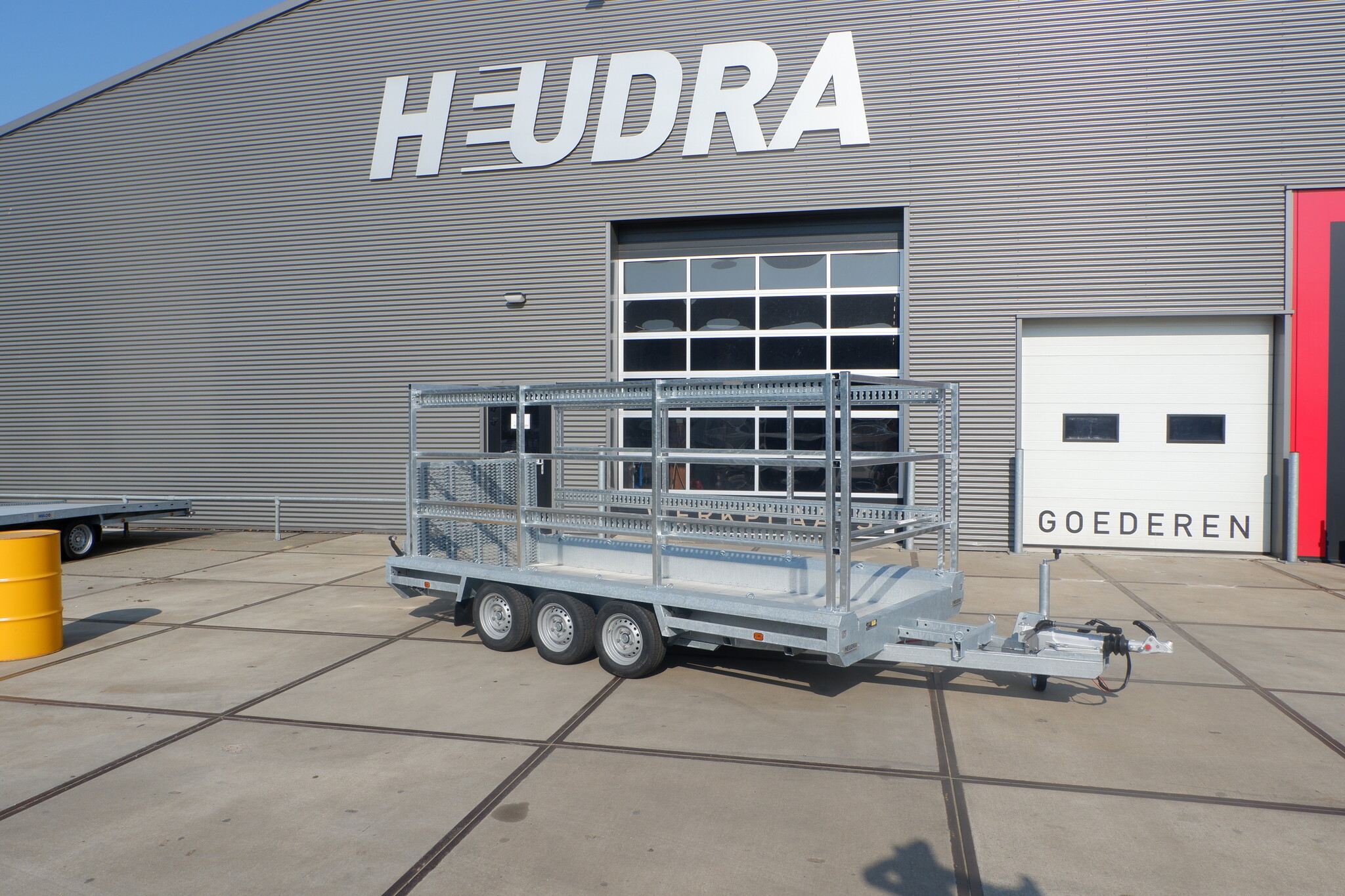 Maatwerk Heudrax machinetransporter 3500kg 400x150cm met bandenframe