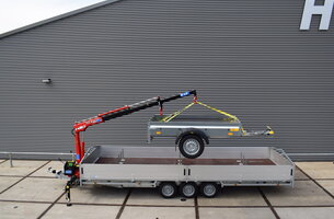 Heudra plateauwagen met maatwerk laadkraan, frame en vlakzeil