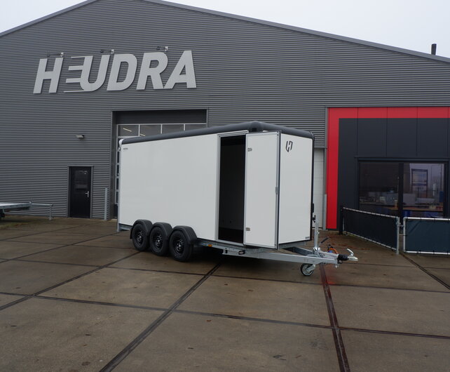 Henra gesloten aanhangwagen Tridemas 3500kg 465x184x220cm Xpert met zijdeur en oprijklep