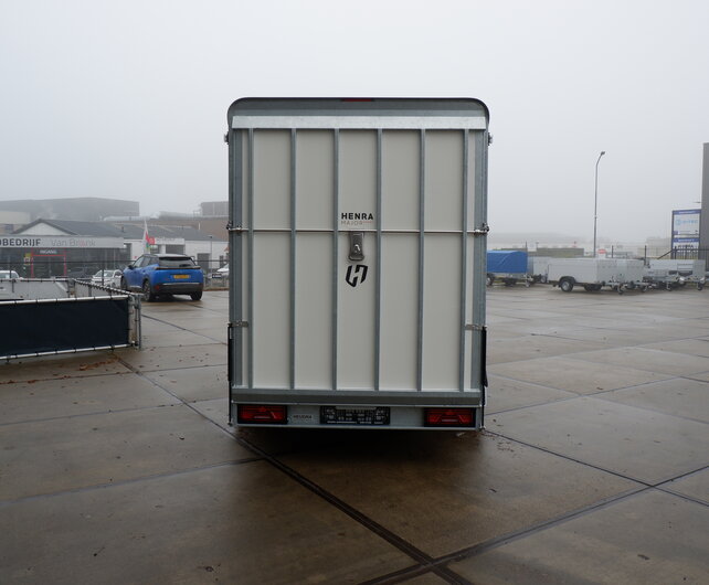 Henra gesloten aanhangwagen Tridemas 3500kg 465x184x220cm Xpert met zijdeur en oprijklep