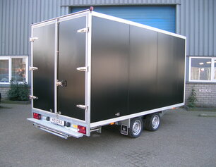 Maatwerk gesloten aanhangwagen met sandwich opbouw