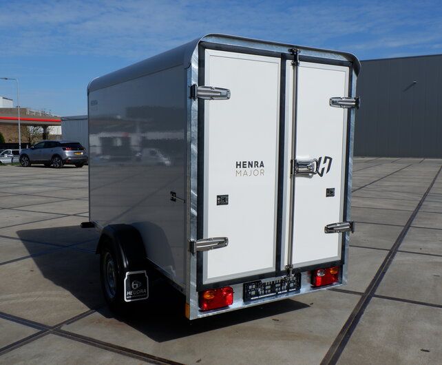 Henra gesloten aanhangwagen 1350kg 315x138x160cm