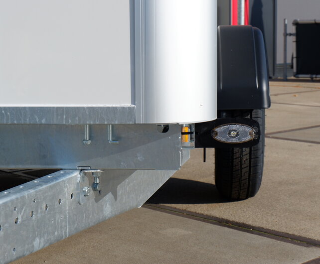 Henra gesloten aanhangwagen 1350kg 315x138x160cm
