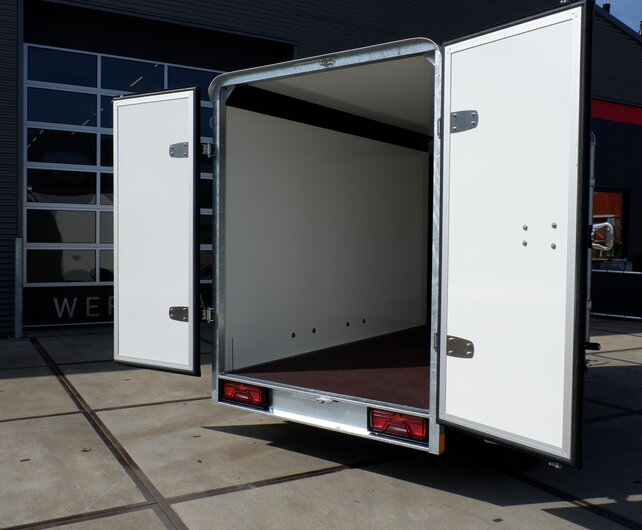 Henra gesloten aanhangwagen 2000kg 265x138x160cm