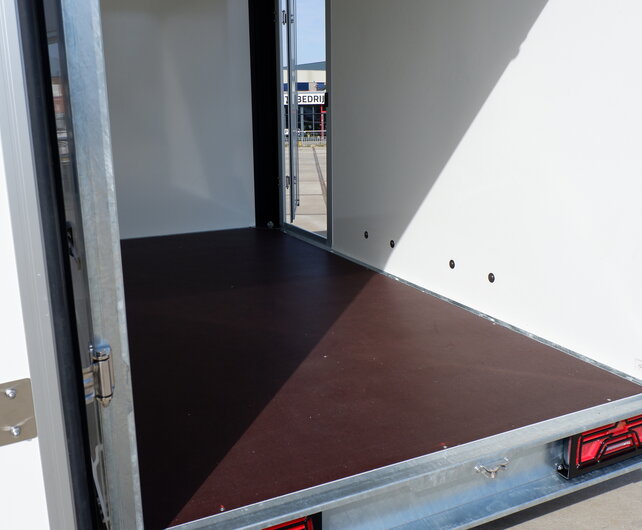 Henra gesloten aanhangwagen 2000kg 265x138x160cm