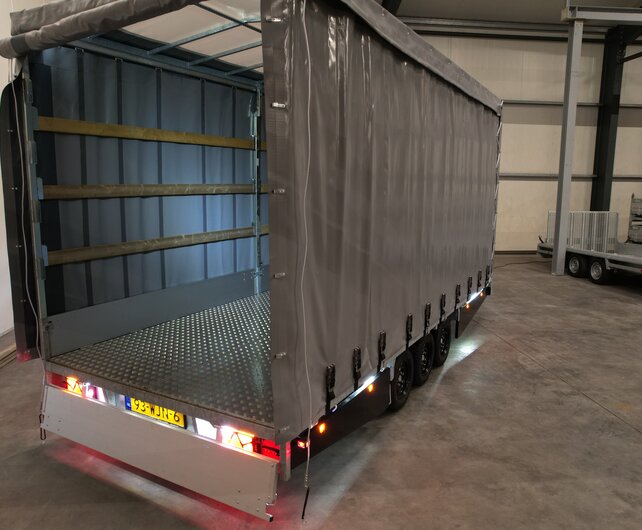 Maatwerk Hulco Medax-3 met huif