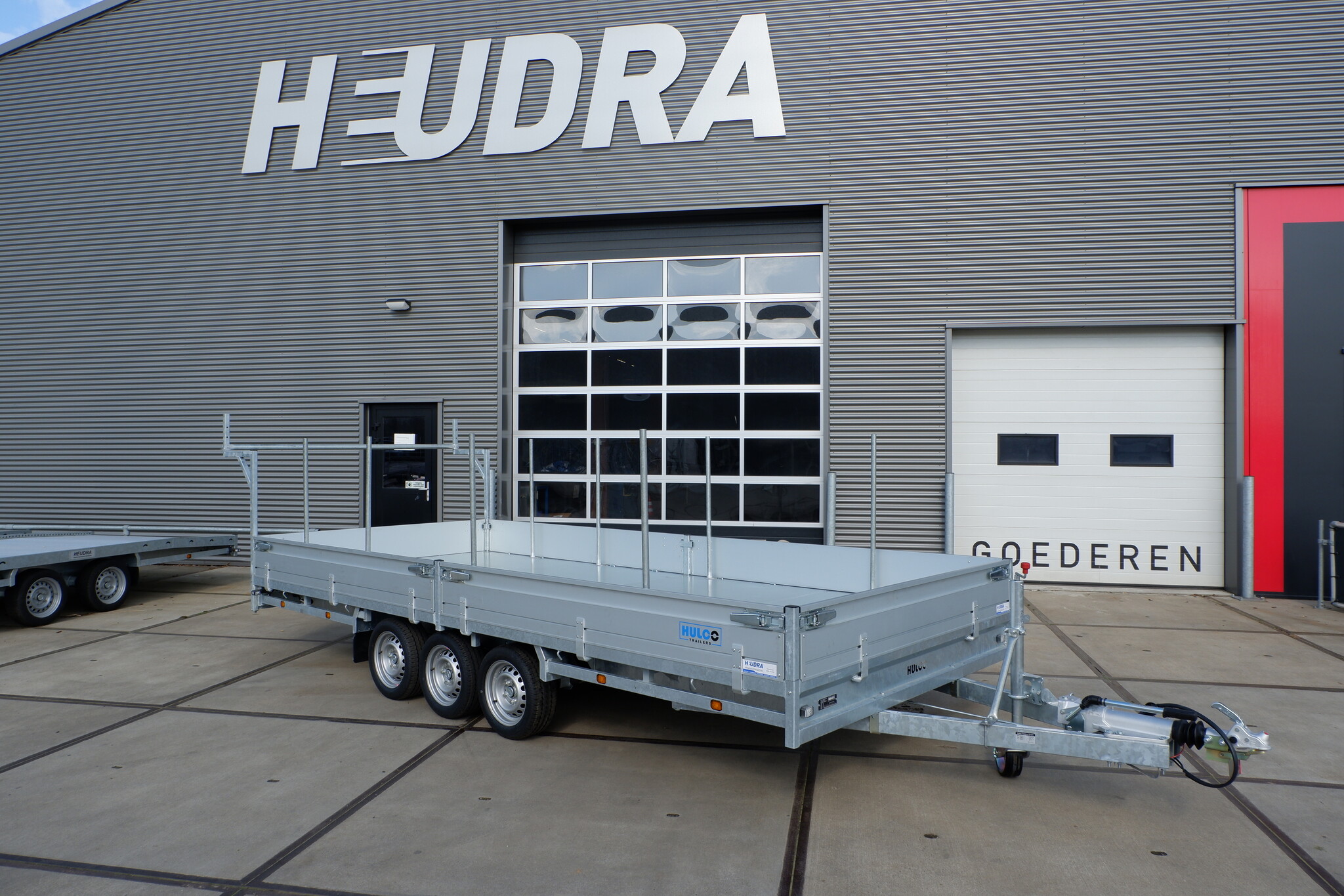 Maatwerk Hulco Medax met stalen vloer en bomenrek