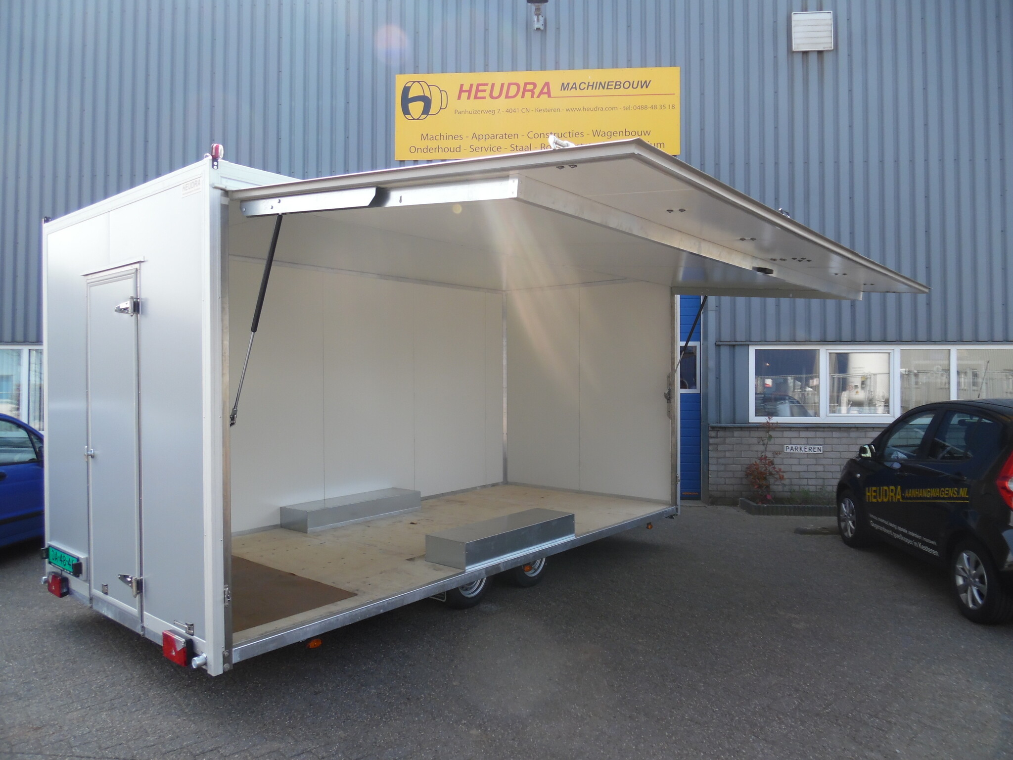Heudra maatwerk gesloten verkoopwagen met verlaagde vloer