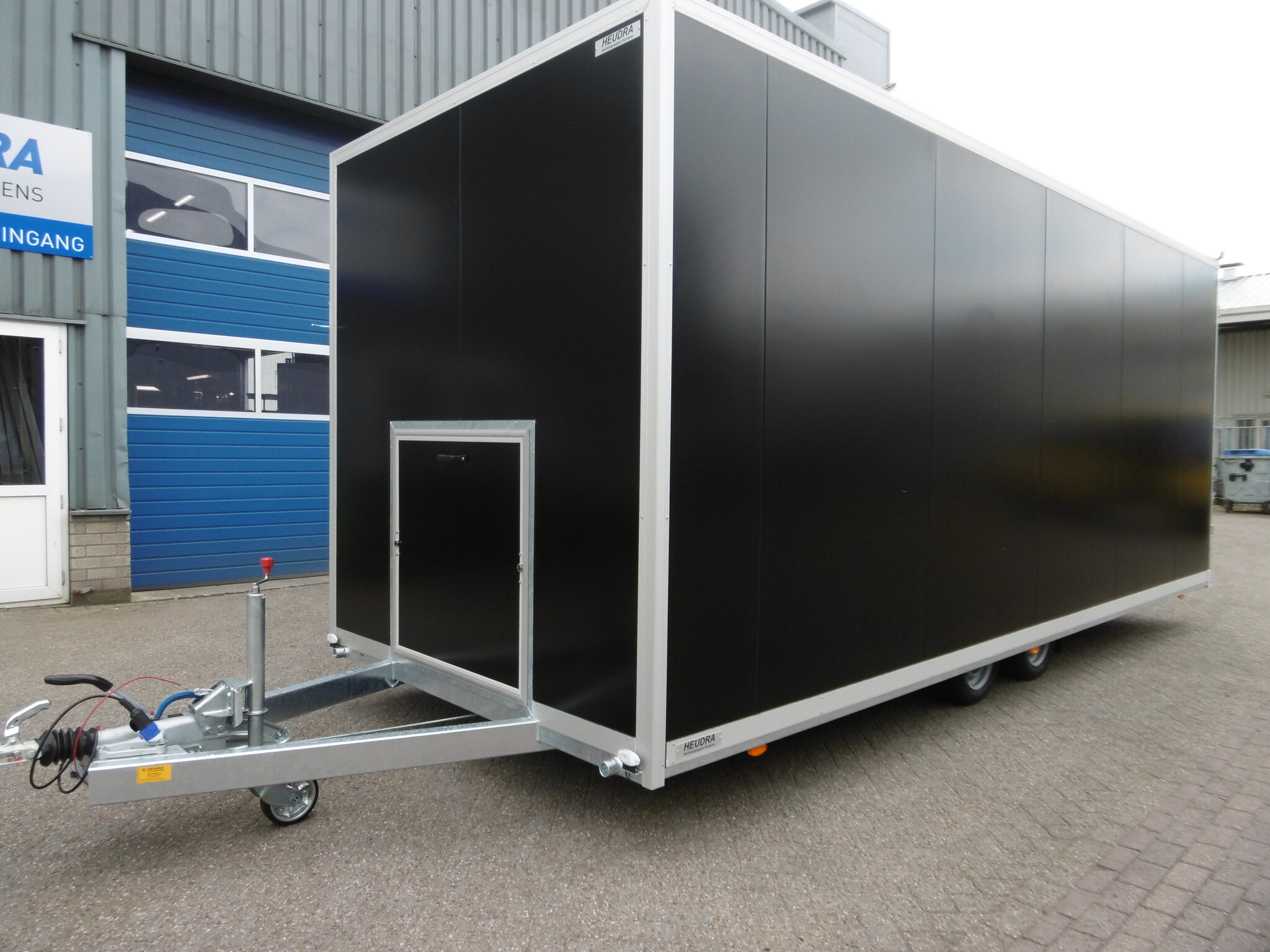 Heudra maatwerk gesloten aanhangwagen in verlaagde uitvoering
