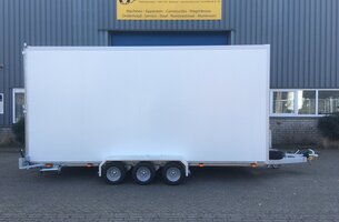 Gesloten maatwerk aanhangwagen met sandwich opbouw