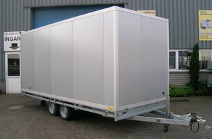 Maatwerk gesloten aanhangwagen met sandwich opbouw