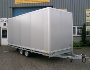 Maatwerk gesloten aanhangwagen met sandwich opbouw
